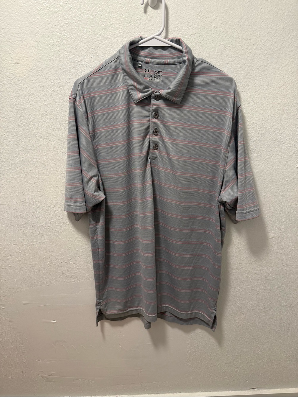 Under Armour Loose Heat Gear - Gray & Salmon Striped Polo. Men’s Medium.